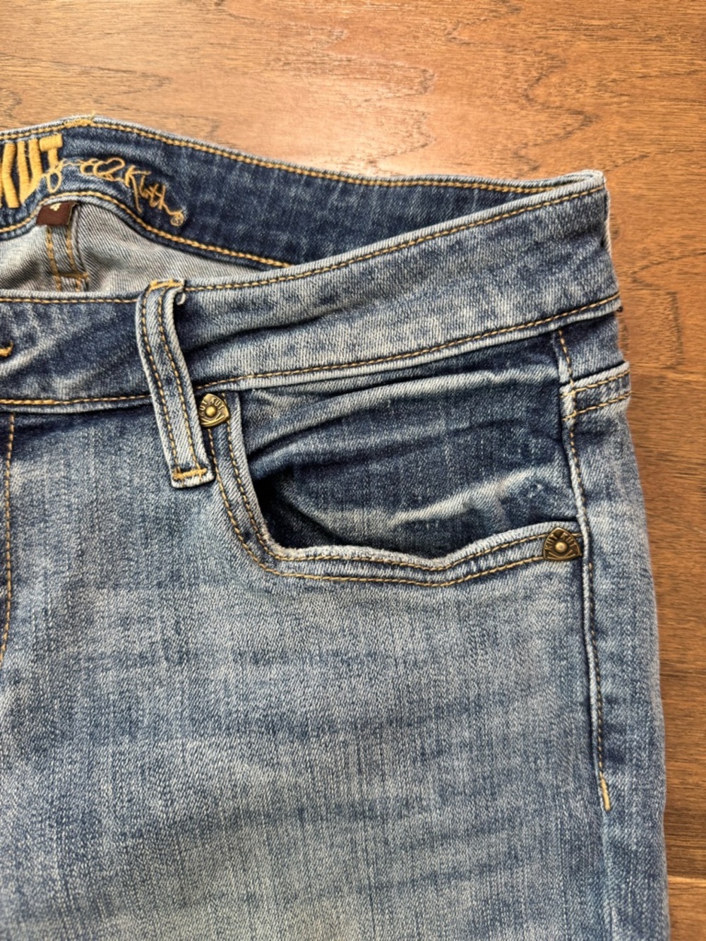 Kut from the Kloth Katy Boyfriend Straight Leg Jeans - Light Blue Wash - Picture 4 of 13